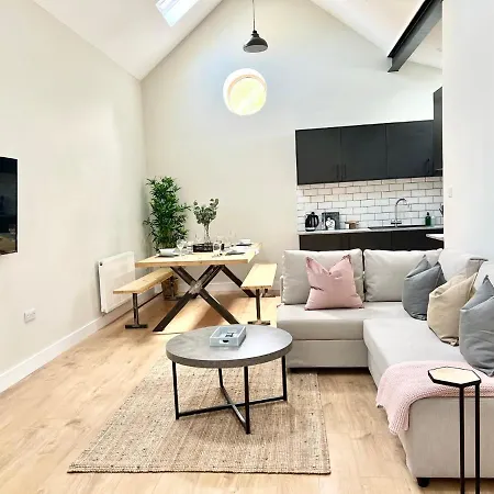 Daire Cotham - The Stables Bristol