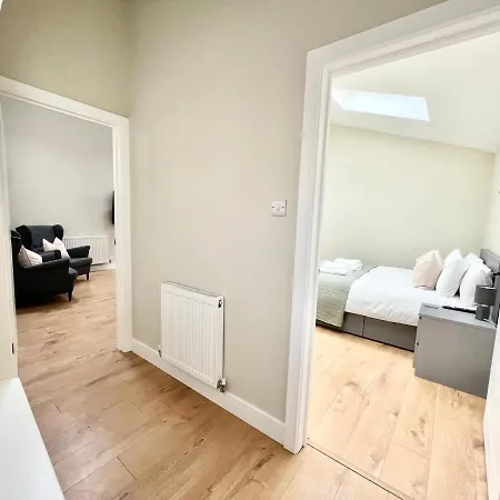 Daire Cotham - The Stables